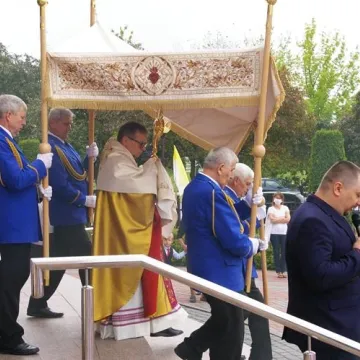 Boże Ciało w Radomsku. Z powodu epidemii procesje wokół kościołów