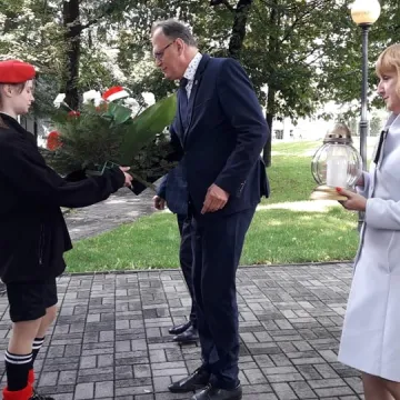 Kwiaty w rocznicę wybuchu II Wojny Światowej