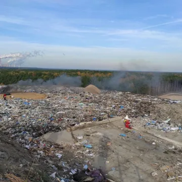 Strażacy ćwiczyli na wysypisku śmieci
