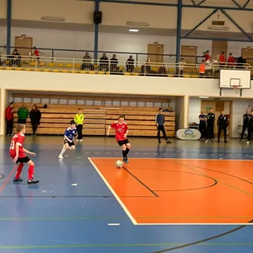 Na boisku i przy tenisowym stole. MOSiR Radomsko gra z WOŚP